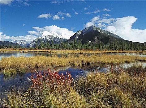 山峦,弗米利恩湖,班芙国家公园,艾伯塔省,加拿大,北美