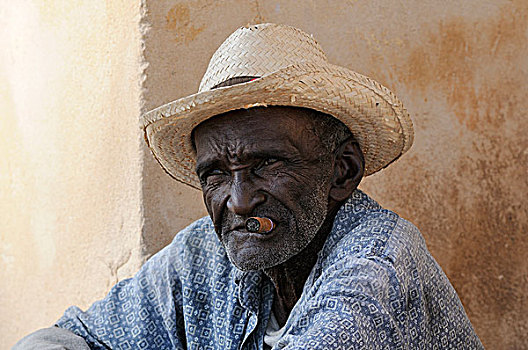 男人,雪茄,草帽,特立尼达,圣斯皮里图斯,省,古巴,北美