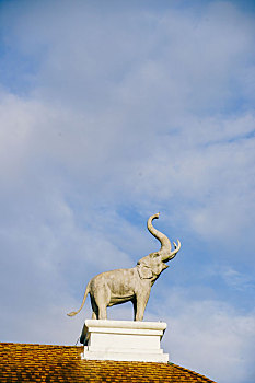 白象雕像
