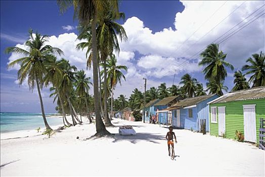 多米尼加共和国,绍纳岛,小男孩,海滩