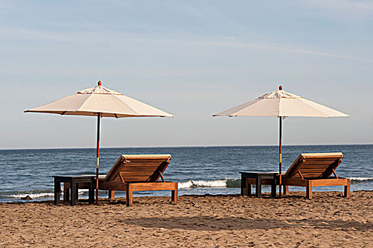 两个,木质,休闲椅,白色,伞,海滩,墨西哥