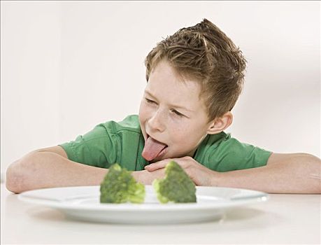 男孩,坐,正面,盘子,花椰菜,令人反感,看,脸