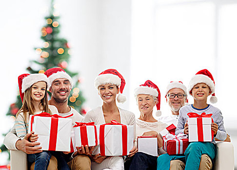 家庭,高兴,休假,人,概念,幸福之家,圣诞老人,帽子,礼盒,坐,沙发,上方,客厅,圣诞树,背景