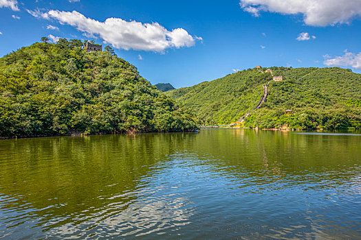 北京怀柔黄花城水长城,绿水青山风景如画