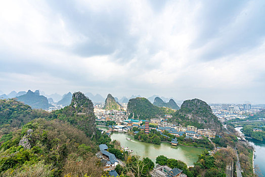 高空俯瞰中国广西桂林市的城市风景