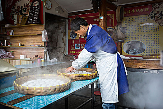 美食小店,糕点,桂花糕,蒸笼,雾气