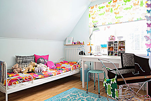 彩色,床上用品,毛绒玩具,金属,床,复古,婴儿车,书桌,仰视,窗户