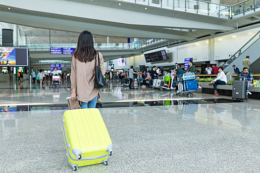 背面视角,女人,走,行李,香港国际机场