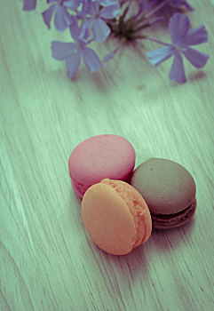 彩色,法国,蛋白杏仁甜饼,木质背景