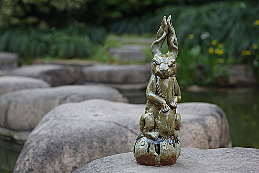 陶泥雕塑兔子