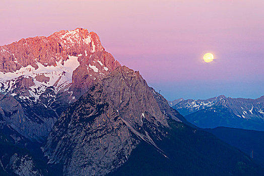 楚格峰,早晨,亮光,满月,加米施帕藤基兴,上巴伐利亚,巴伐利亚,德国,欧洲
