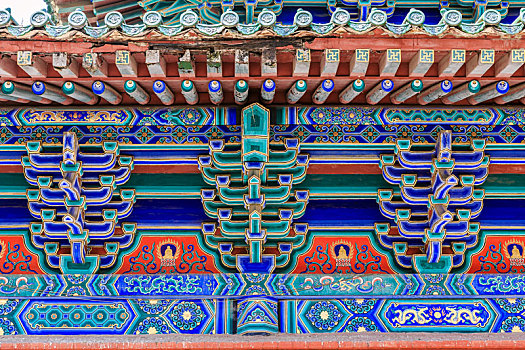 中式古建筑屋檐斗拱彩绘