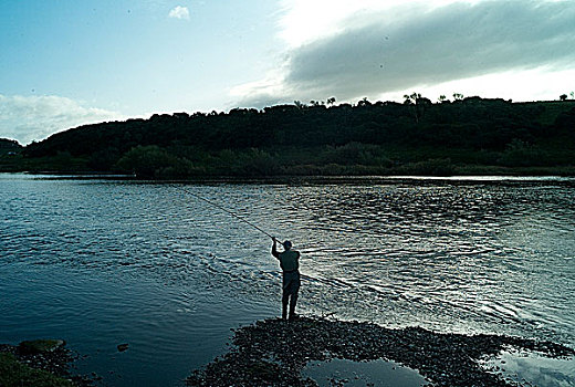男人,鱼竿,河岸,苏格兰