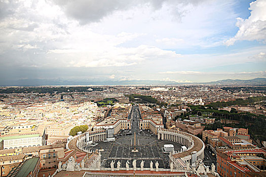 梵蒂冈圣彼得大教堂俯瞰圣彼得广场