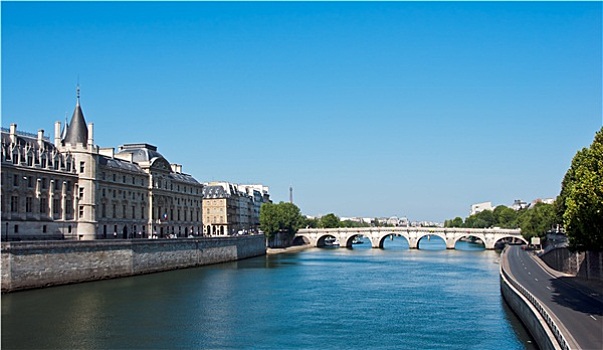 巴黎新桥,巴黎
