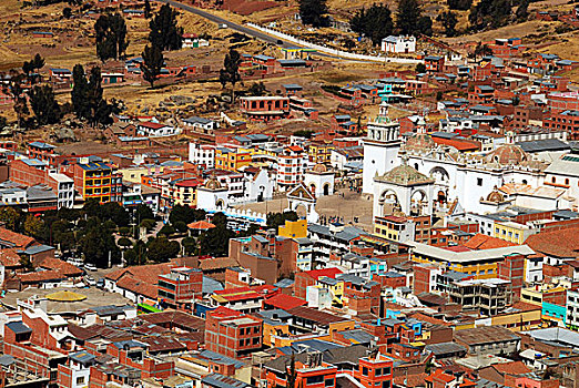 玻利维亚,科帕卡巴纳,俯视,城镇,鲜明,白色,大教堂,家,中间,围绕,粗厚,排,红砖,建筑,屋顶平台,风景