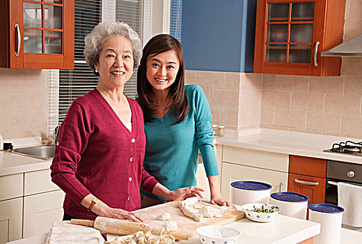母女,制作,饺子,厨房