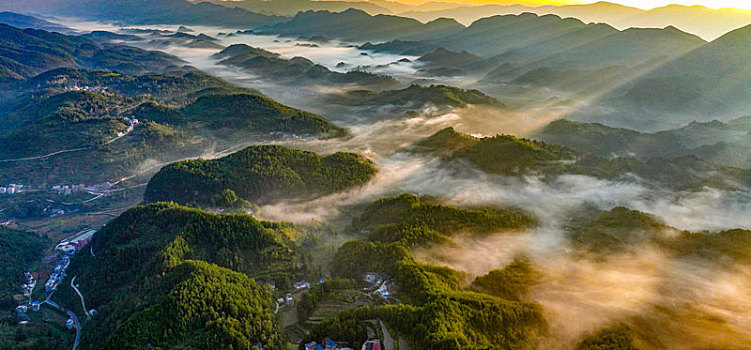 重庆酉阳,金秋时节,乡村清晨美不胜收