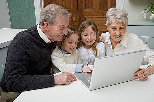 孙辈,笔记本电脑,祖父母,看