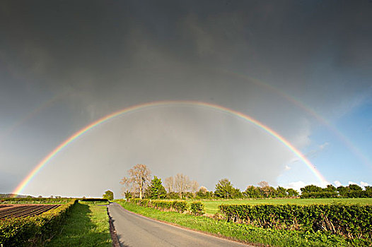 一对,彩虹,上方,农田,乡野,道路,坎布里亚,英格兰,英国,欧洲