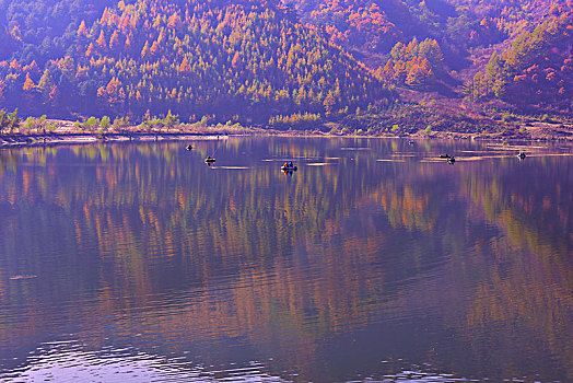 秋天的湖面