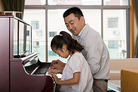 父亲,女儿,演奏,钢琴