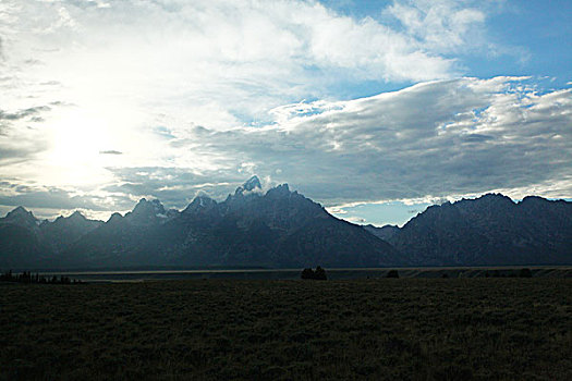 大提顿国家公园,大提顿山,大提顿峰,蛇湖,珍尼湖,杰克森湖,蒸汽,雾气,草原,草地,蓝天,水,河流,岩石,山,黑松树,黄石国家公园,北美洲,美国,怀俄明州,风景,全景,文化,景点,旅游