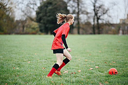 少女,球员,练习,足球,公园