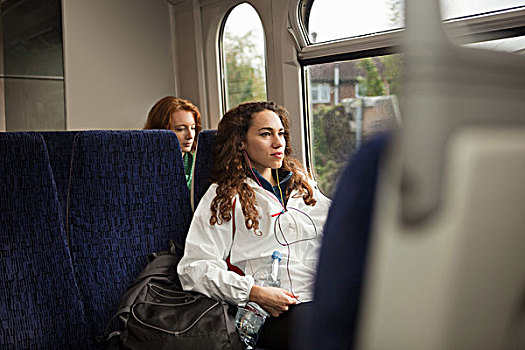 两个,女青年,旅行,列车