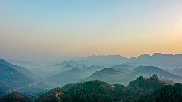 武陵山区冬天早晨霜满天