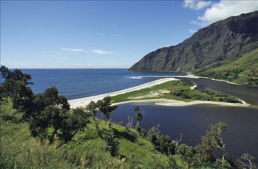 新加勒多尼亚,东海岸,海滩,水塘,靠近,海洋,蓝天,山,背景