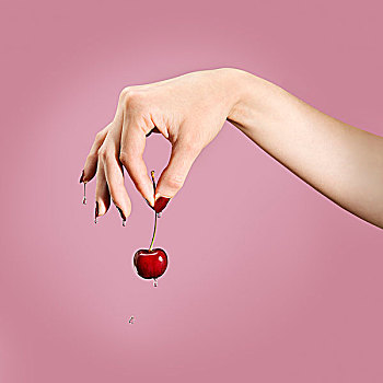 女人,拿着,樱桃,茎,大拇指,食指,粉色背景