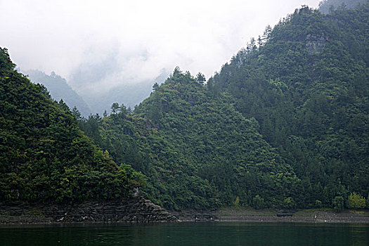 小南海地震遗址公园群山