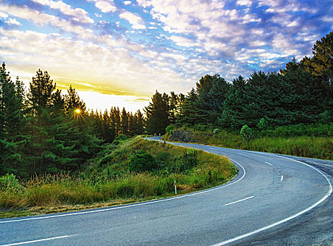 夕阳下的维多利亚公园山顶公路