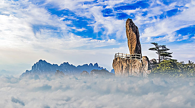 安徽省黄山市黄山风景区飞来石自然景观
