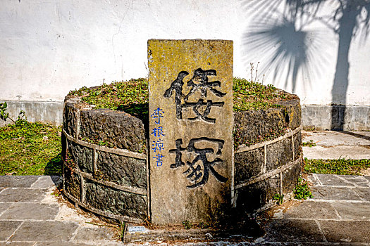 云南腾冲国殇墓园,有一个埋葬4名日本侵略者的,倭冢