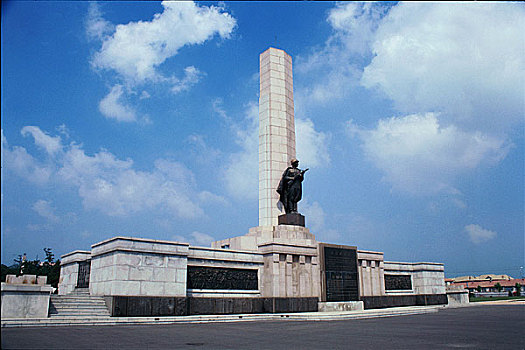 博物馆前苏军纪念塔