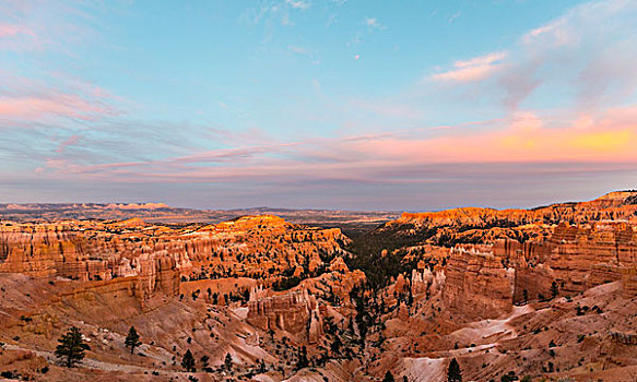 风景,峡谷,日落,红色,岩石,怪岩柱,沙岩构造,布莱斯峡谷国家公园,犹他,美国,北美
