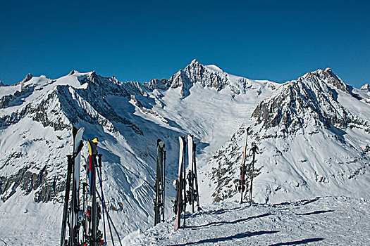 滑雪,站立,雪中,山