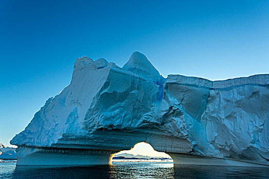 南极,子夜太阳,日落,后面,拱形,冰山,靠近,雷麦瑞海峡
