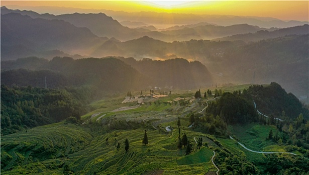 重庆酉阳,盛夏日出扮靓乡村