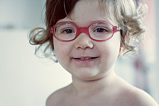 小女孩,眼镜