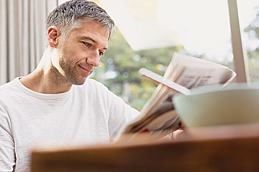 男人,读报纸,早餐