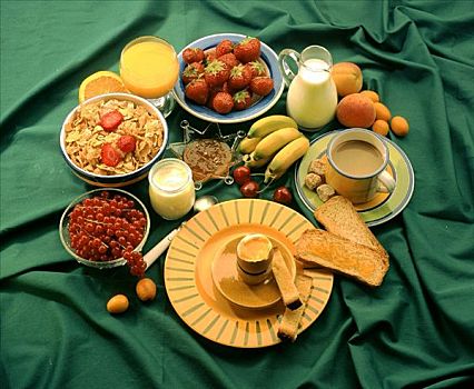 早餐,水果,蛋,玉米片,酸奶,咖啡
