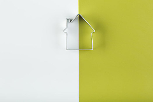白绿背景上的小房子,节约用电环保创意图片