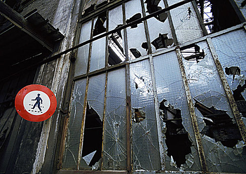 警告标识,靠近,破损,窗户,工厂