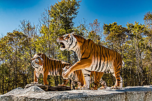 东北虎雕塑景观