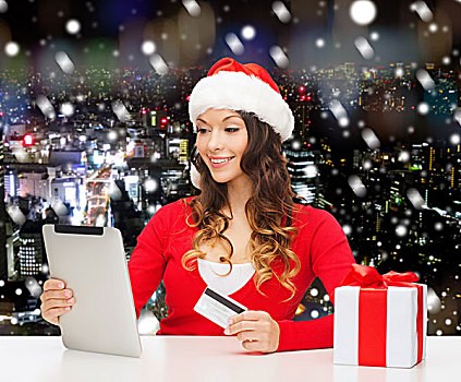 圣诞节,休假,科技,购物,概念,微笑,女人,圣诞老人,帽子,礼盒,信用卡,平板电脑,电脑,上方,雪,夜晚,城市,背景