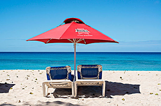 海滩伞,沙滩椅,热带沙滩