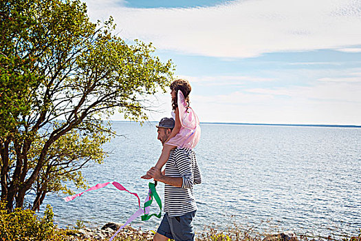 父亲,女儿,肩上,海洋,瑞典